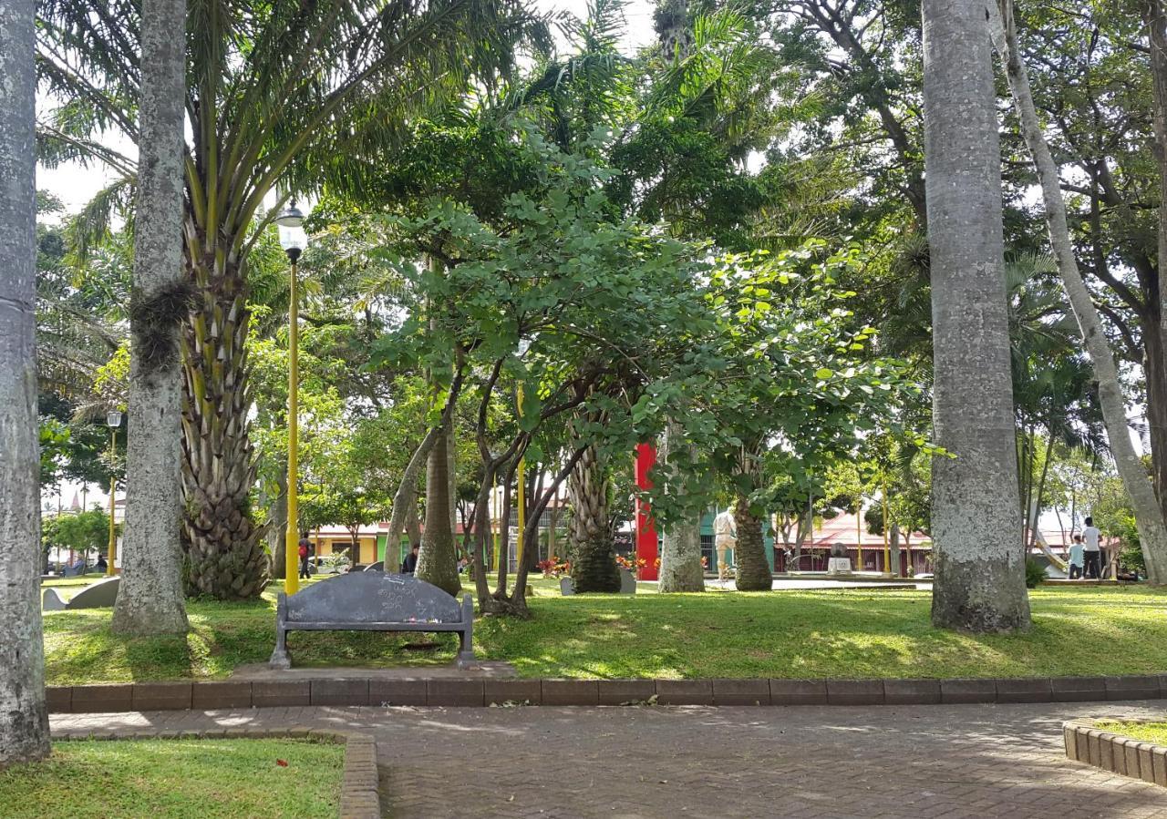 Vida Tropical Bed & Breakfast Alajuela Екстериор снимка